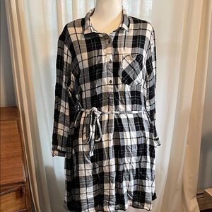 Old Navy Black and White Plaid flannel Long Sleeve Dress .maternity xxl